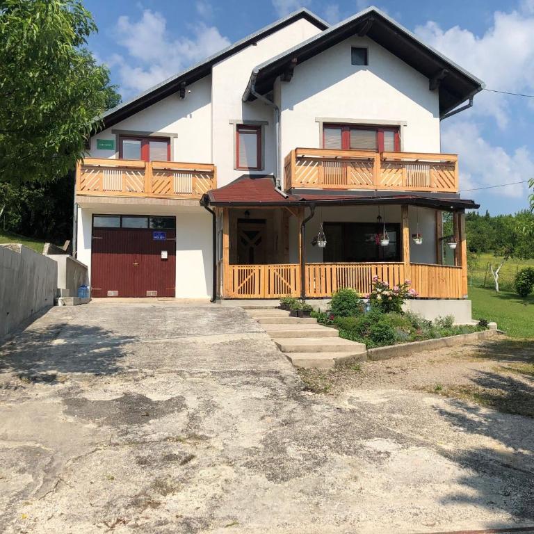 House Greda - Three-Bedroom House - 2
