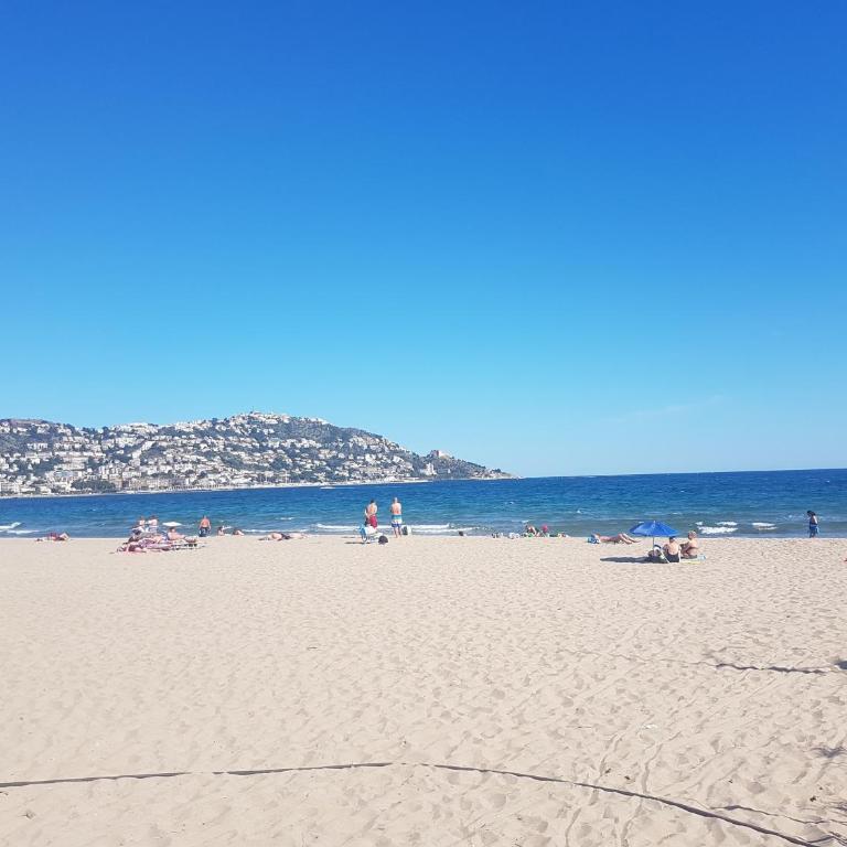 Beautiful apartment, sunny terrace, top floor with beach view or ground floor with terrace - Two-Bedroom Apartment - 32