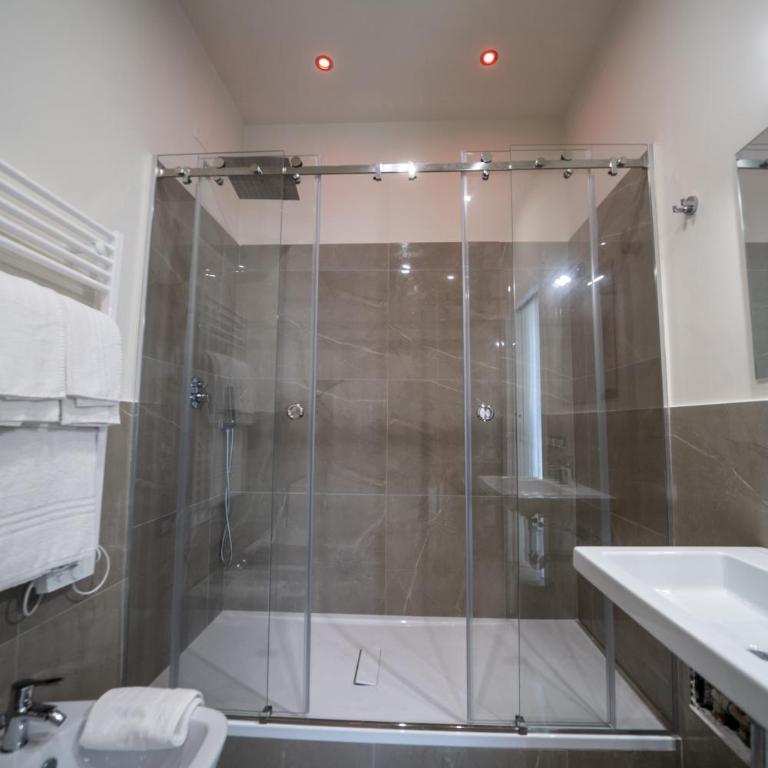 Amaris - Double Room with Private Bathroom - 6