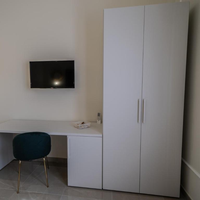Amaris - Double Room with Private Bathroom - 25