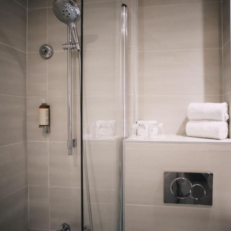 Best Western Plus La Corniche - Chambre Lit Queen-Size Confort - Non-Fumeurs - 3