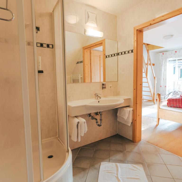 Gästezimmer & Buschenschank mit Weingut Hack-Gebell - Doppelzimmer - 4