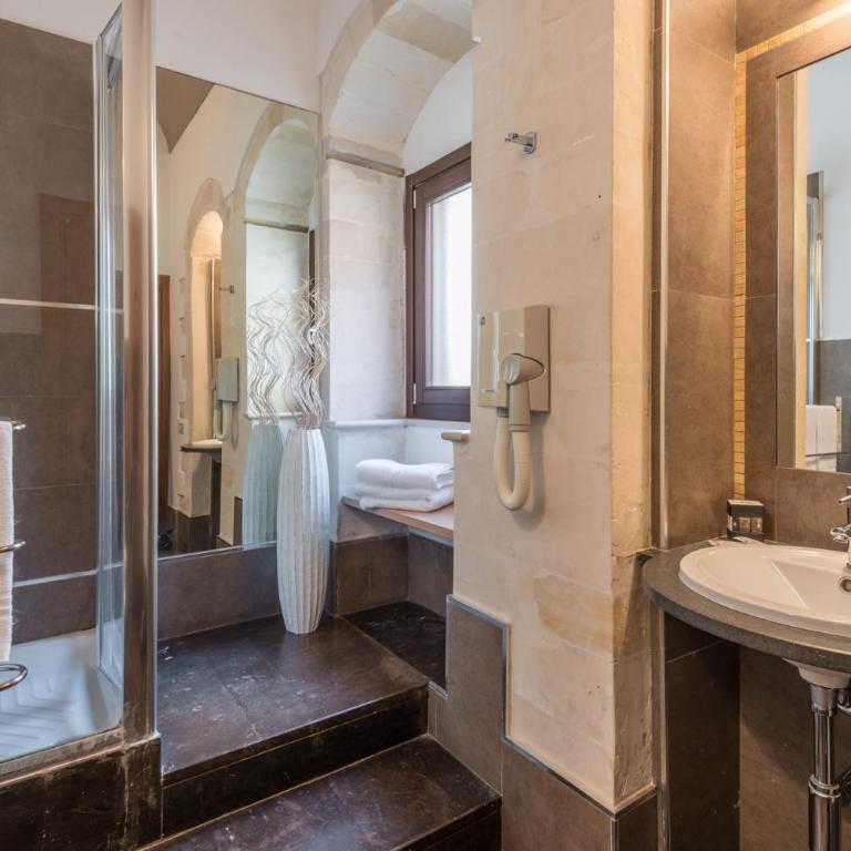 Hotel Vittorio Veneto - Camera Standard Matrimoniale/Doppia con Letti Singoli - 17