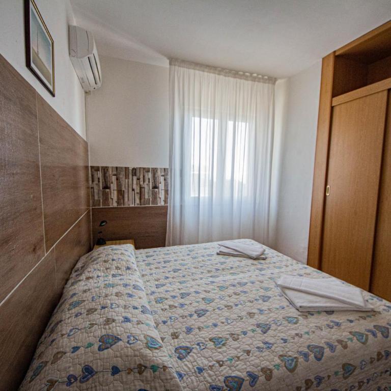 Hotel Calipso - Doppelzimmer mit Balkon und Meerblick - 5