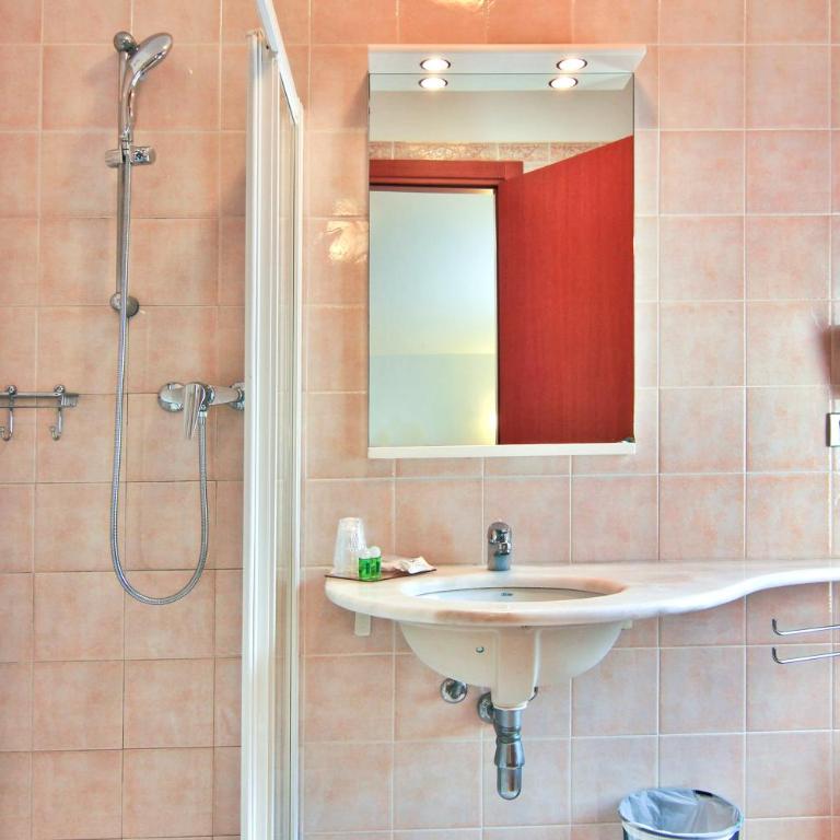 Hotel La Perla - Doppel- oder Zweibettzimmer - 9