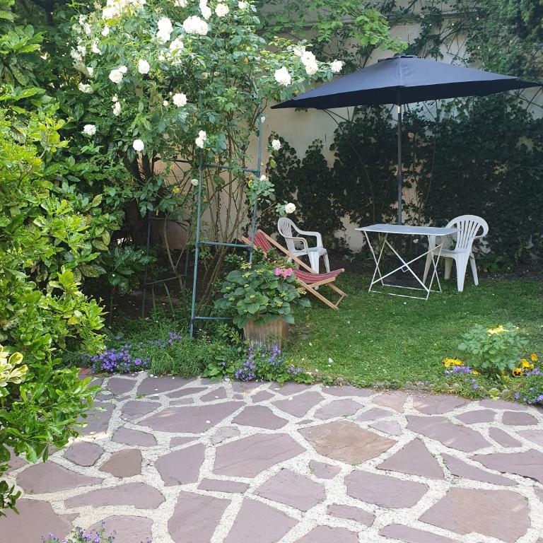 La Romantique - Chambre Triple - Vue sur Jardin - 17