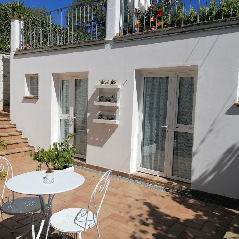 B&B Capo Le Vigne - Camera Matrimoniale con Bagno Privato Esterno - 9