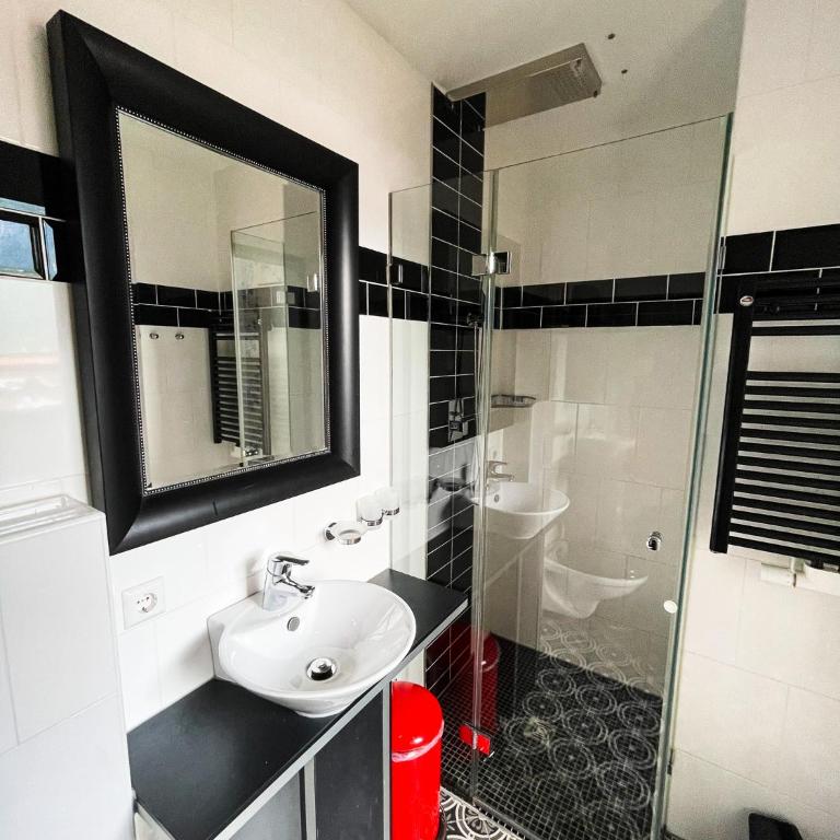 Design Hotel ALPENLIEBE - - - - Boutique-Flair - - - - - Doppelzimmer mit Queensize-Bett - 13