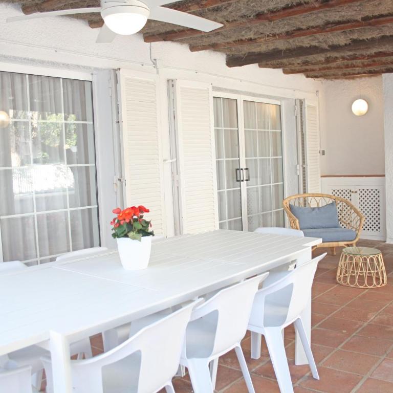Lovely villa next to the beach - Vacation Home - 4