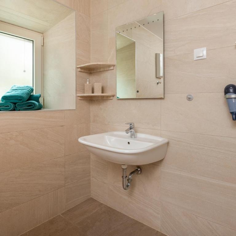 Apartments D&V - Two-Bedroom Apartment with Sea View - 9