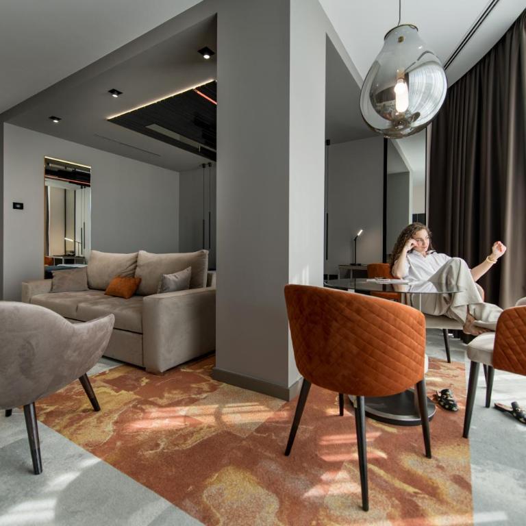 Hotel Ženeva Lux - One-Bedroom Suite with Balcony - 4