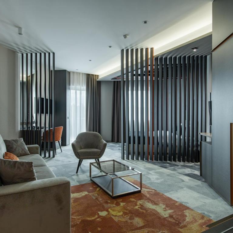 Hotel Ženeva Lux - One-Bedroom Suite with Balcony - 12
