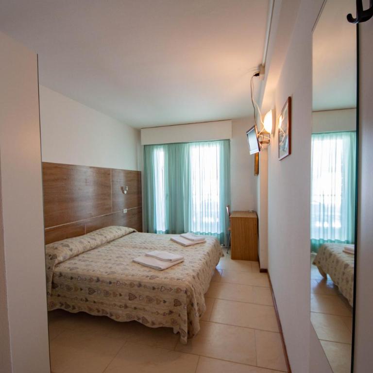 Hotel Ambra - Camera Matrimoniale con Balcone - 5
