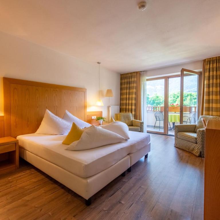 Garden Park Hotel - Comfort Double Room with Balcony - 3