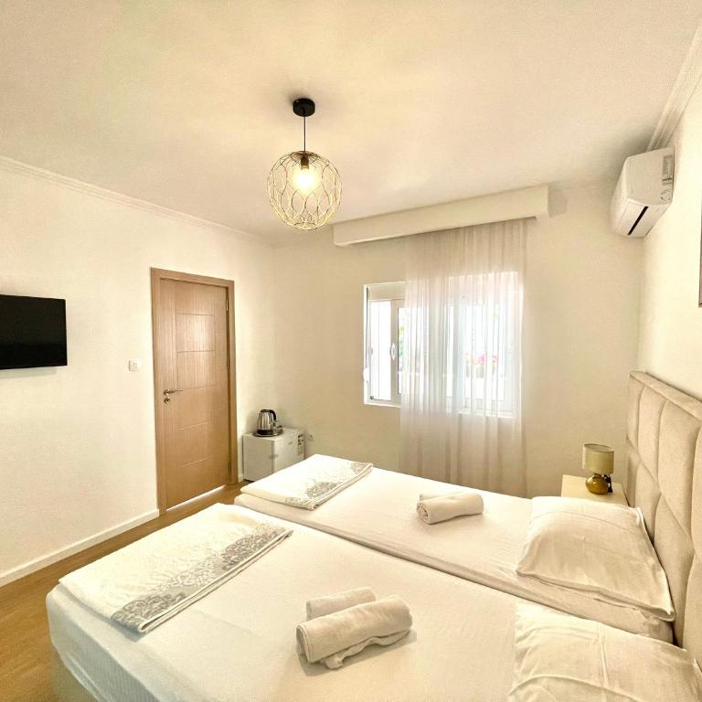 Parapid Apartments Budva - Dvokrevetna Soba sa Bračnim Krevetom/Zasebnim Krevetima i Terasom - 9