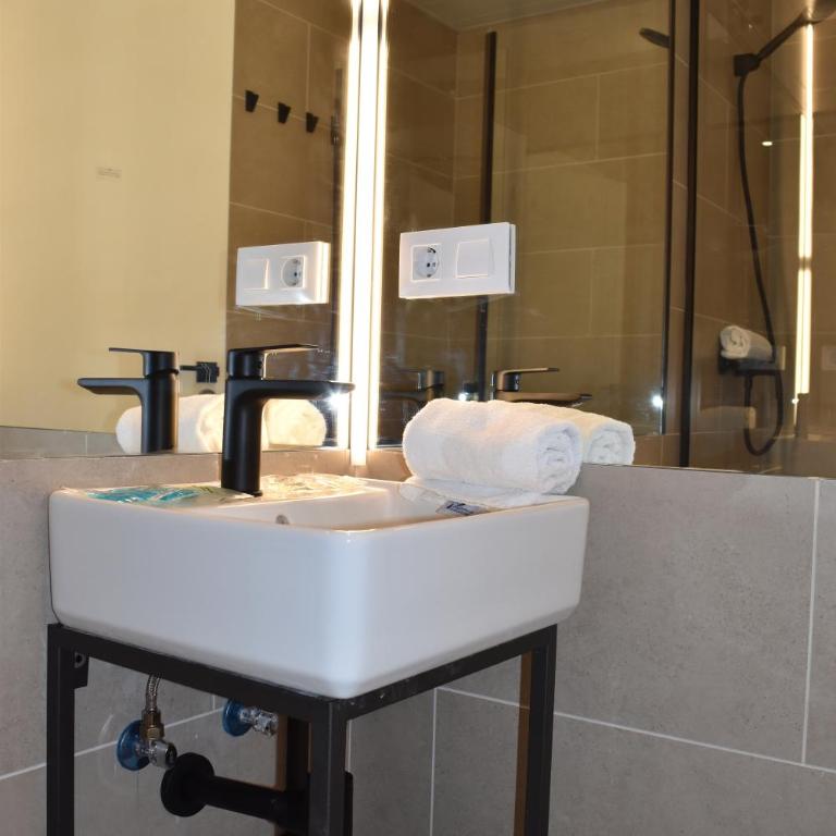 Casp Green House - Standard Triple Room - 9