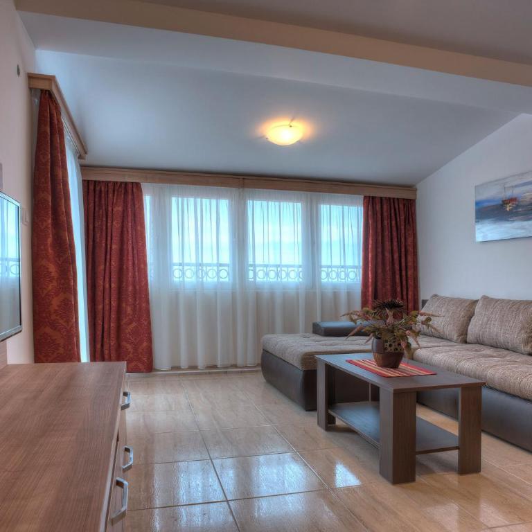 Guest House Maslina - Two-Bedroom Apartment with Balcony and Sea View - 1