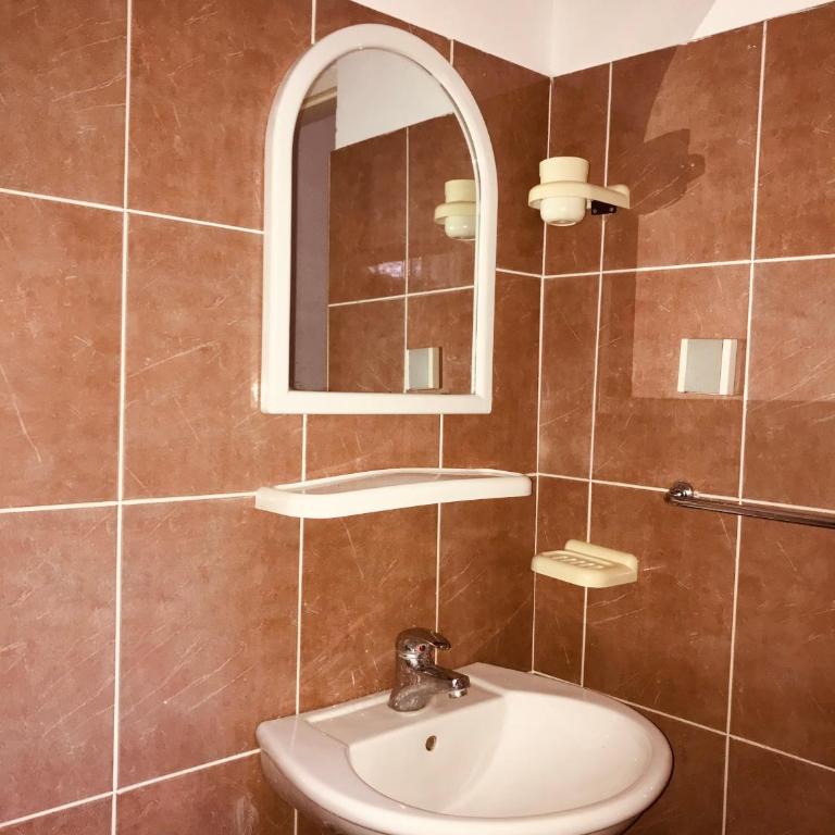 Apartments MM Budva - Twin Room with Pool View - 6