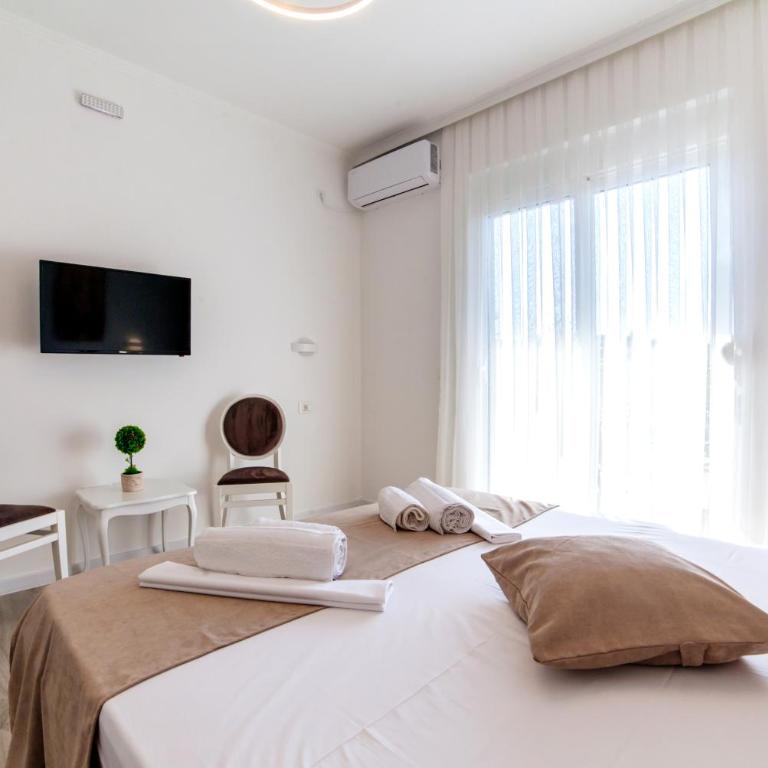 Apartments Hoxha - Deluks Soba (2 odrasle osobe + 1 dete) - 2
