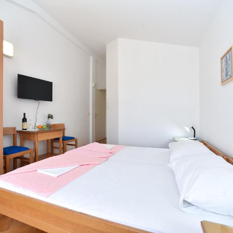 Apartmani Soljaga - Double Room with Balcony - 5