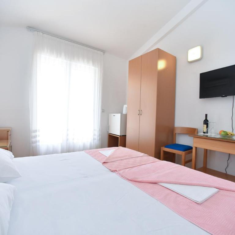 Apartmani Soljaga - Double Room with Balcony - 7