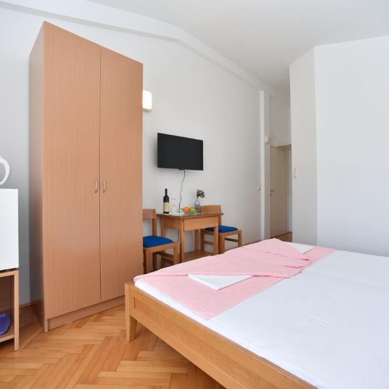 Apartmani Soljaga - Double Room with Balcony - 9