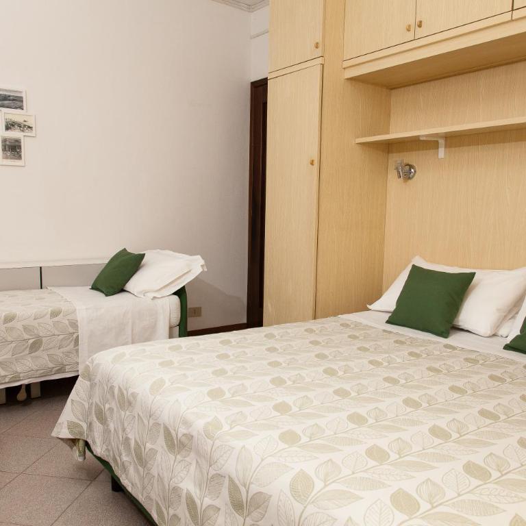 Hotel Desiree - Doppelzimmer mit Zustellbett - 10
