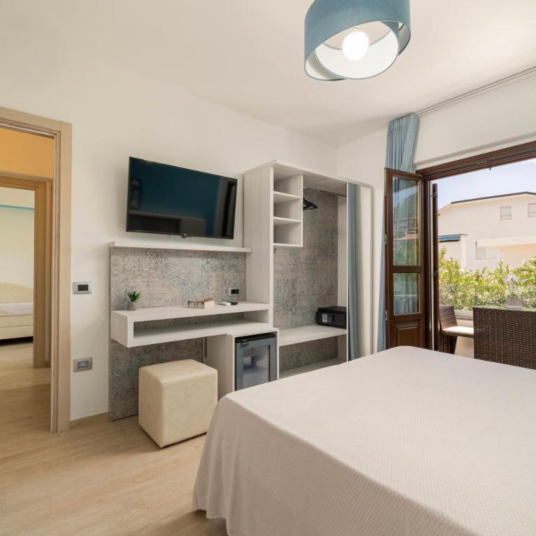 Hotel Ristorante La Conchiglia - Camera Familiare con Vista Mare Laterale - 3