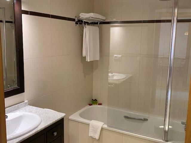 Apartamento Marina Llanes III - One-Bedroom Apartment - 5