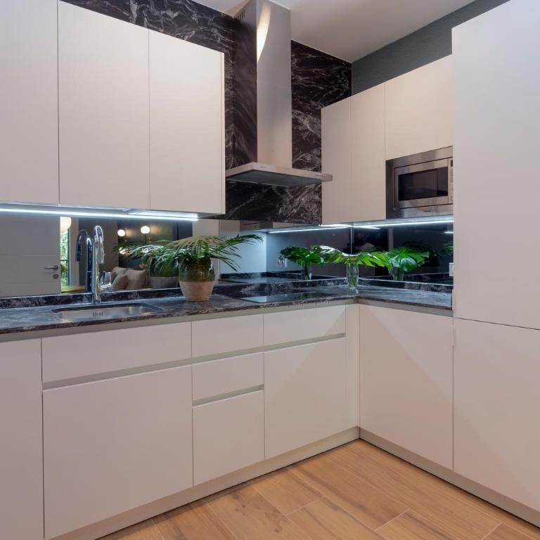 BIG 4 ROOMS in a Centric Home Parking Included - Casa de 4 dormitorios - 10
