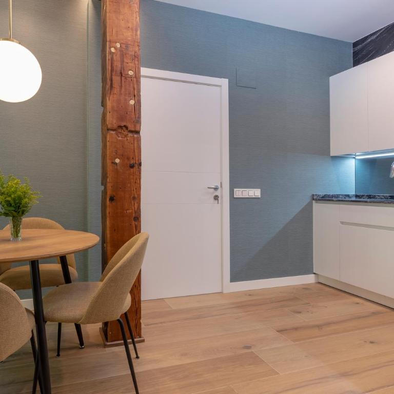 BIG 4 ROOMS in a Centric Home Parking Included - Casa de 4 dormitorios - 15