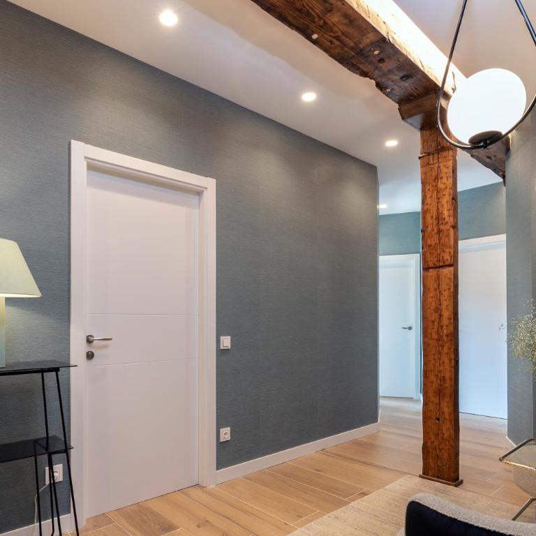 BIG 4 ROOMS in a Centric Home Parking Included - Casa de 4 dormitorios - 54