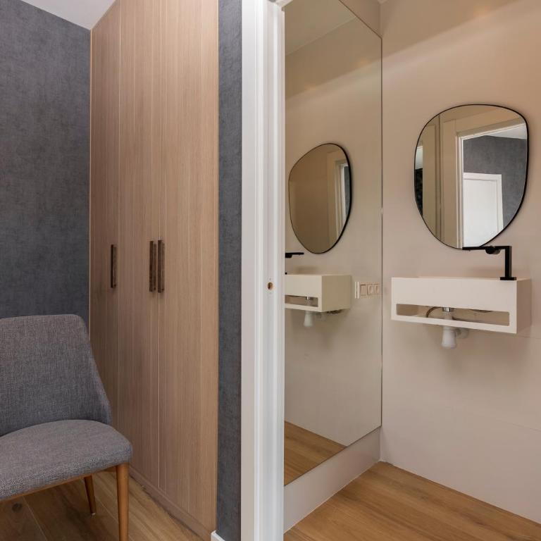 BIG 4 ROOMS in a Centric Home Parking Included - Casa de 4 dormitorios - 43