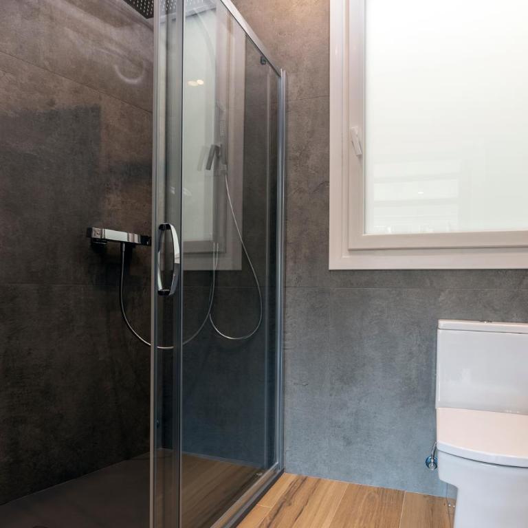 BIG 4 ROOMS in a Centric Home Parking Included - Casa de 4 dormitorios - 37