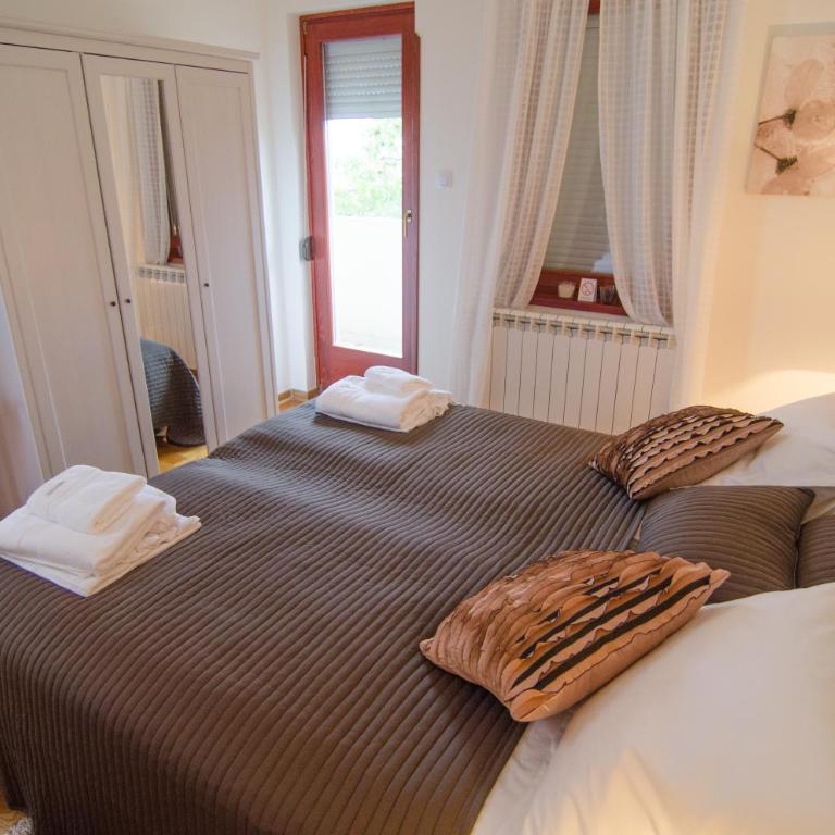 Apartments Biser - Deluks Apartman sa 2 Spavaće Sobe, Terasom i Hidromasažnom Kadom - 20