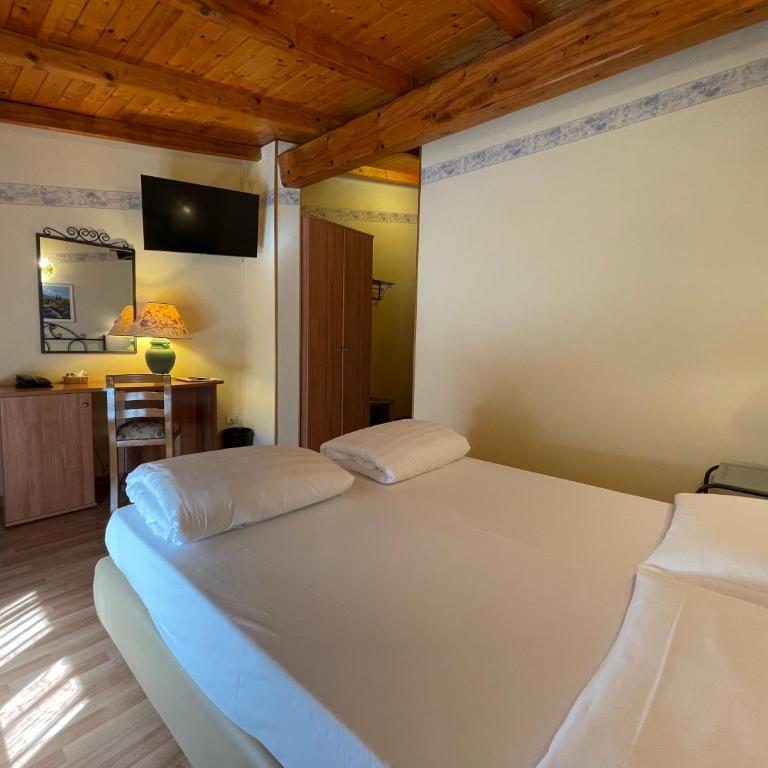 Hotel Rabay - Double Room Attic - Mountain Side - 3