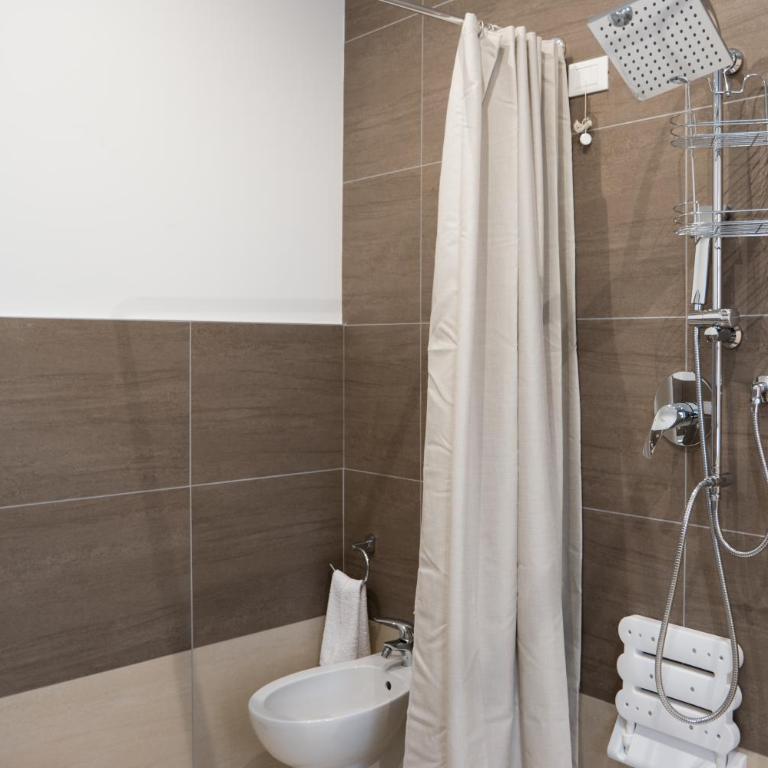 Venice Rooms - Camera Familiare con Balcone - 13