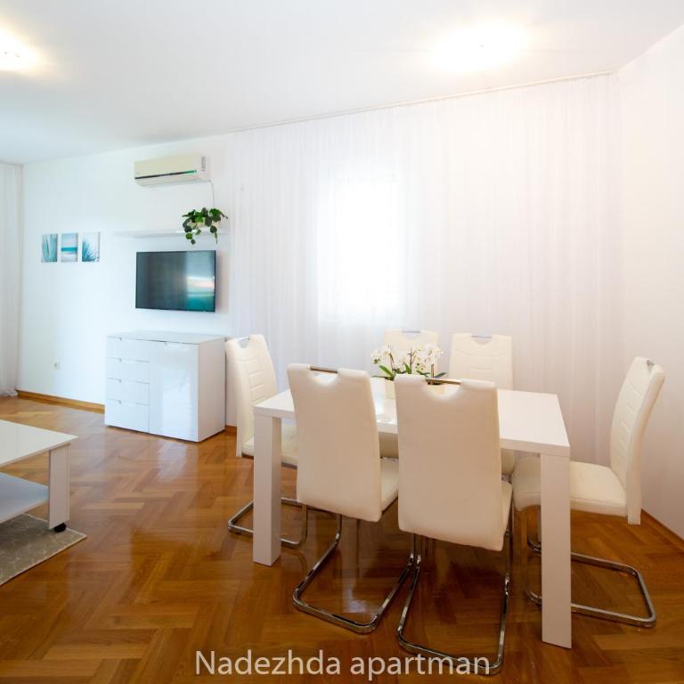 Marina Becici - Two-Bedroom Apartment - 9