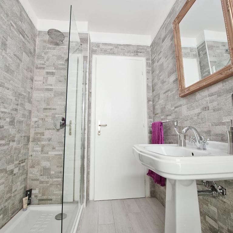 Verona Maison - Double Room with Shared Bathroom - 7