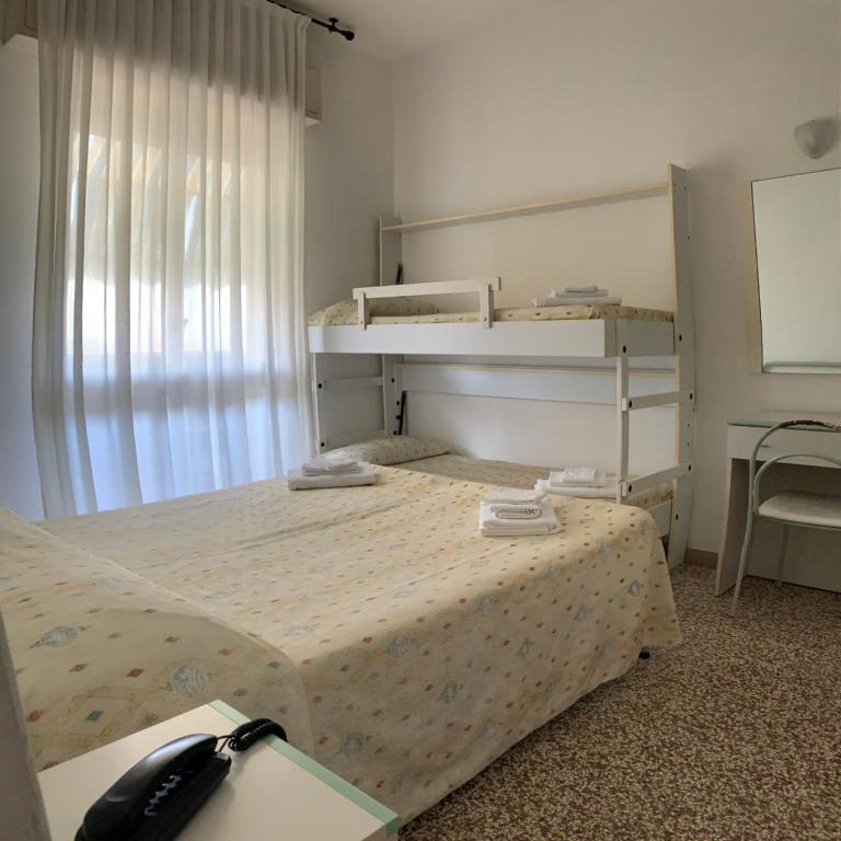 Hotel Del Vecchio - Camera Familiare - 2