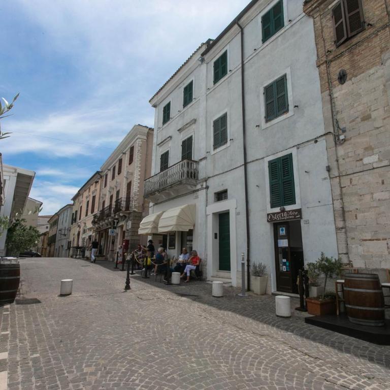 S190 - Sirolo, trilocale in piazza - Appartamento con 2 Camere da Letto - 2