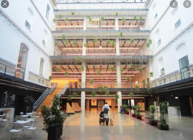 BIG 4 ROOMS in a Centric Home Parking Included - Casa de 4 dormitorios - 65