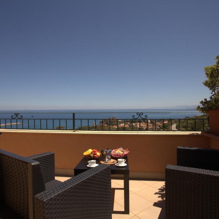 Villa Santa Barbara - Camera Familiare con Vista Mare - 10
