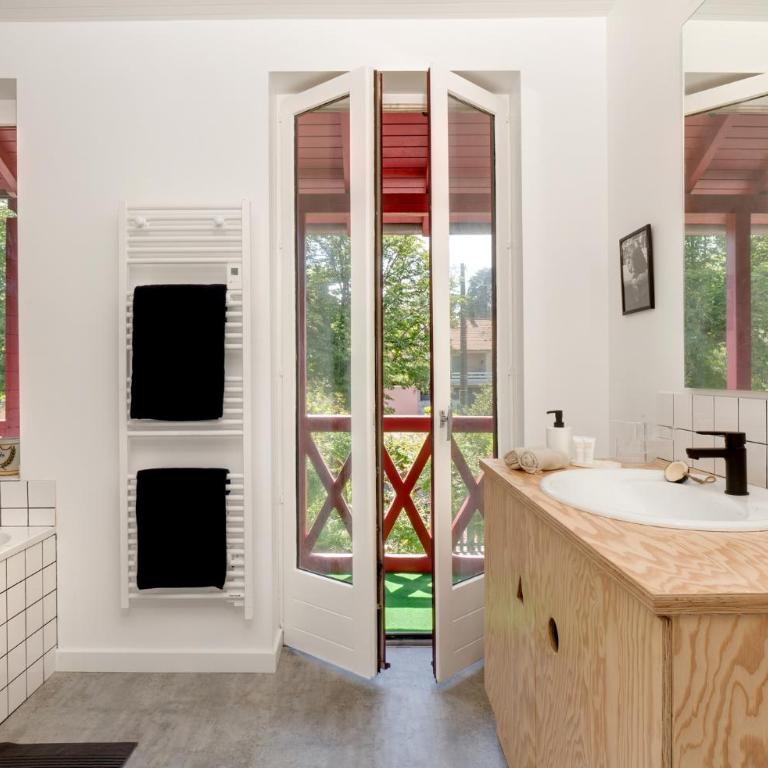 Chambres de charme avec piscine - Le Monde de Charlie - Proche Vichy - Chambre Double Deluxe (2 Adultes + 1 Enfant) - 9