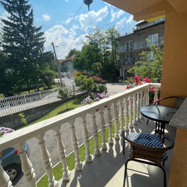 Sunny Garden Apartment - One-Bedroom Apartment - 10