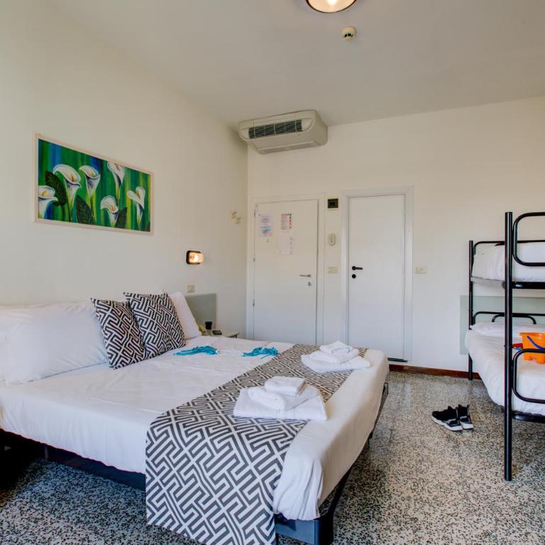 Hotel Christian Ideale Per Famiglie - Camera Quadrupla con Balcone - 13