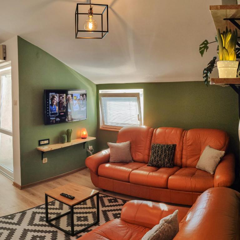 Stone Circle Apartments - Two-Bedroom Apartment - 10