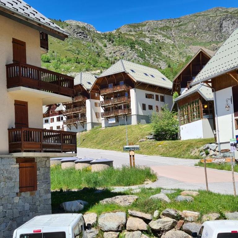 Agréable appartement de 6 pers au pieds des pistes ,wifi gratuit à Saint-Sorlin-d'Arves labelise 3 étoiles au gîte de France - Appartement 2 Chambres - 38