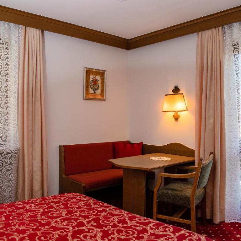 Hotel St. Georg - Doppelzimmer mit Balkon - 8