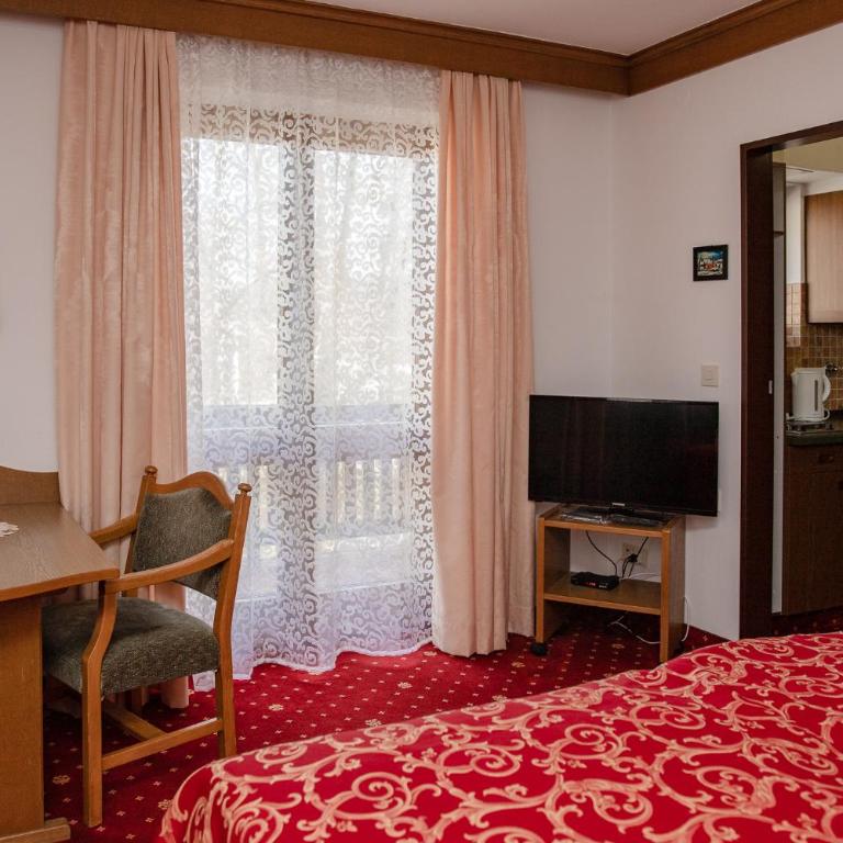Hotel St. Georg - Doppelzimmer mit Balkon - 9